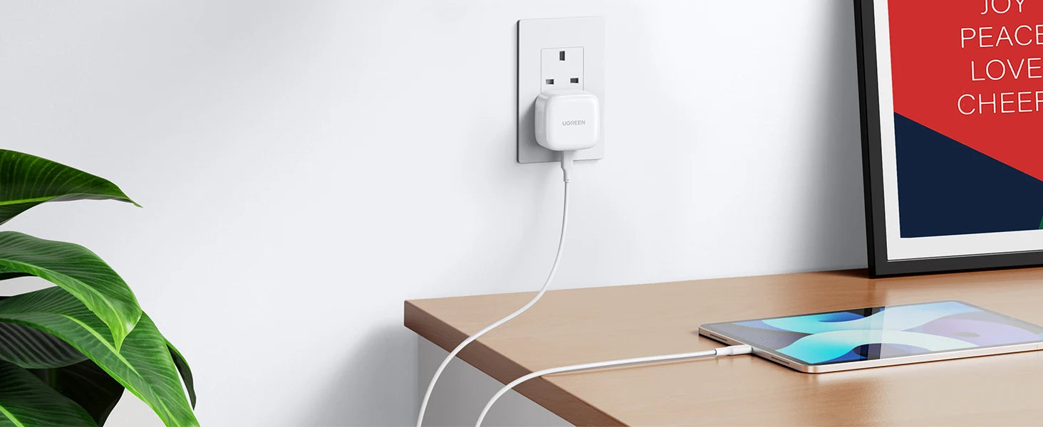 【UK Plug】UGREEN Quick Charge 4.0 3.0 QC PD Charger 20W USB Type C Fast Charger for iPhone 15 14 13 Pro Xiaomi Phone PD Charger