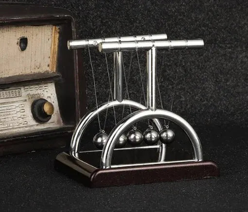 Newton’s Cradle – Desktop Physics Toy & Stress Relief
