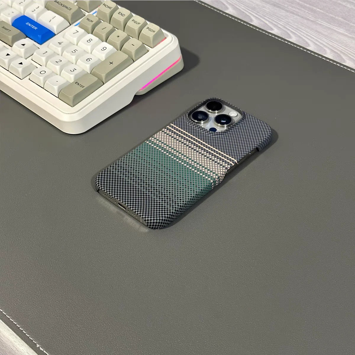 Frameless Carbon Fiber Starry Sky Magnetic Case – iPhone 15–17 Series