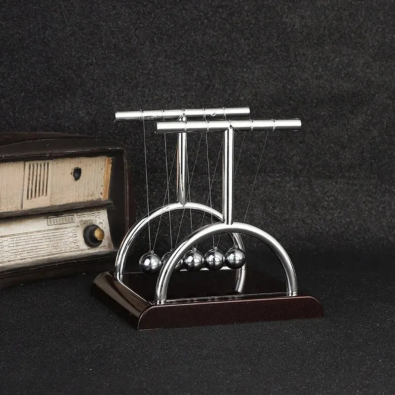 Newton’s Cradle – Desktop Physics Toy & Stress Relief