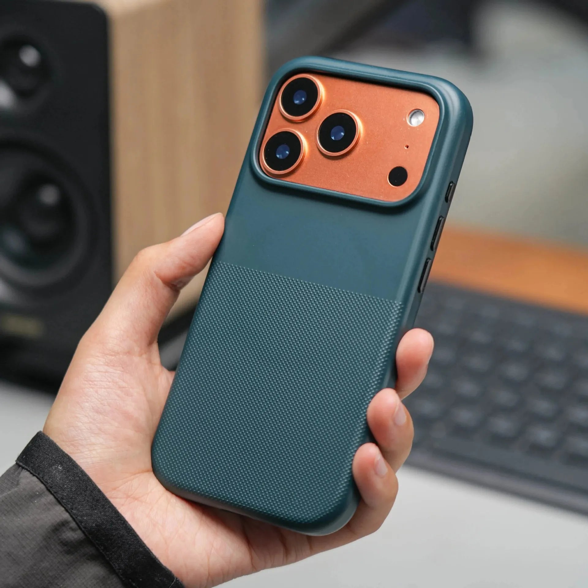 Bare Feel Dot Magnetic Anti-Drop Case – iPhone 17 Series