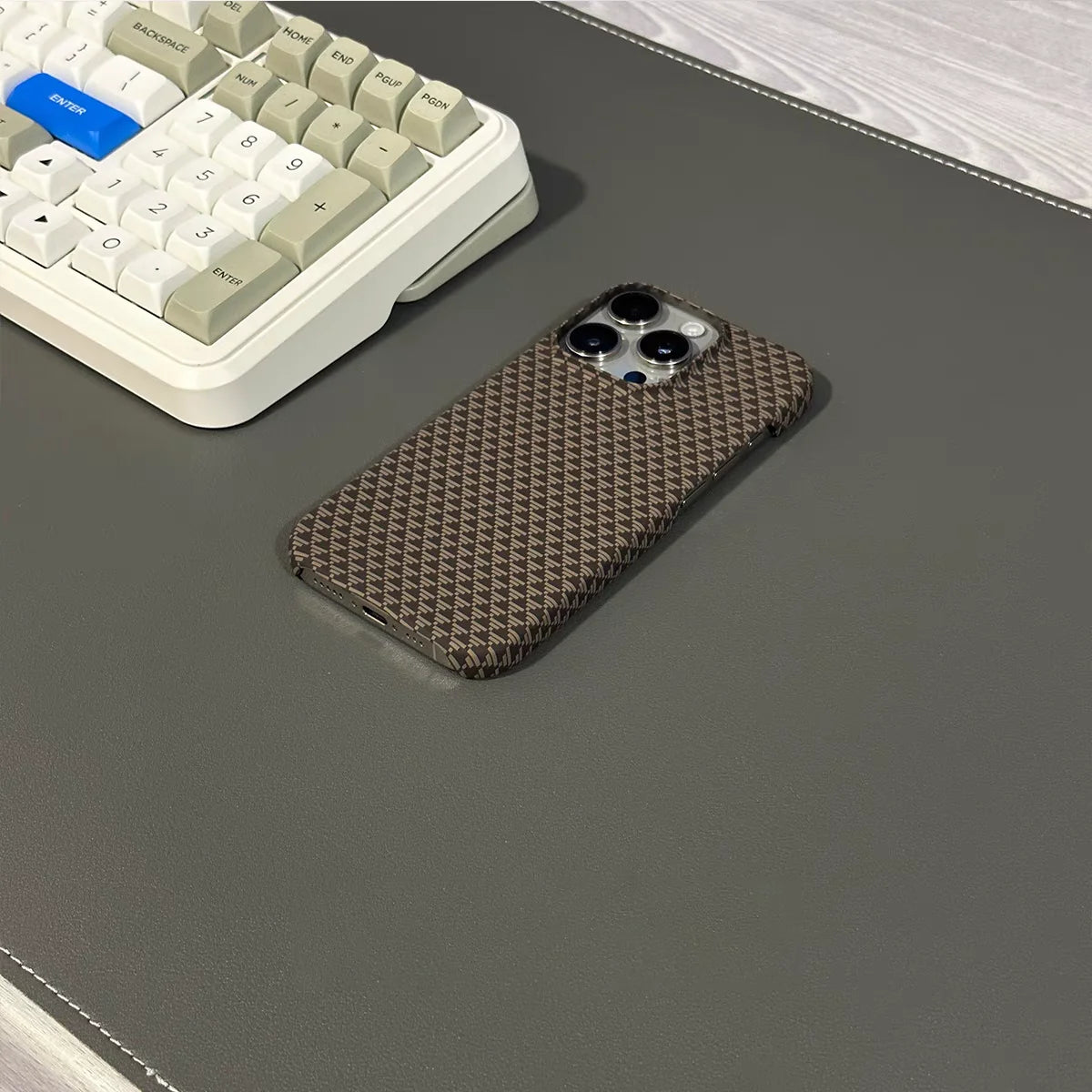 Frameless Carbon Fiber Starry Sky Magnetic Case – iPhone 15–17 Series