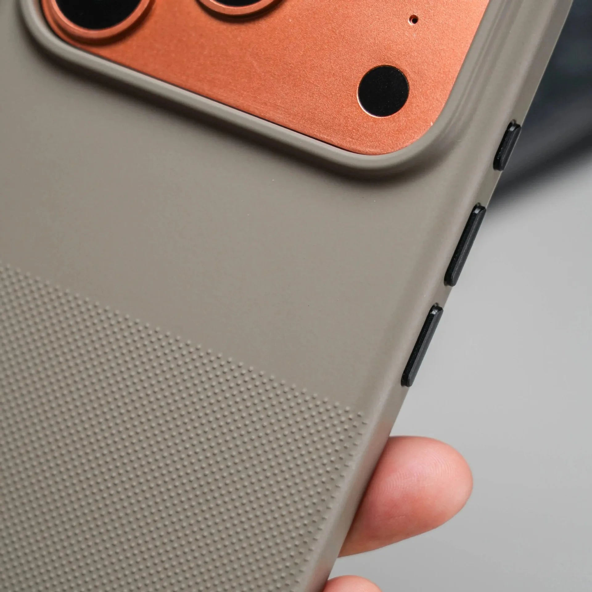 Bare Feel Dot Magnetic Anti-Drop Case – iPhone 17 Series