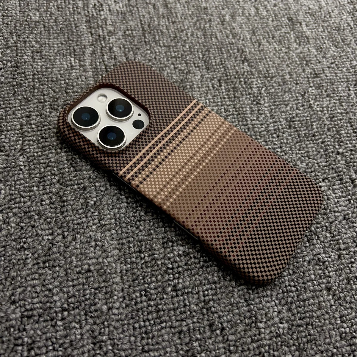 Frameless Carbon Fiber Starry Sky Magnetic Case – iPhone 15–17 Series