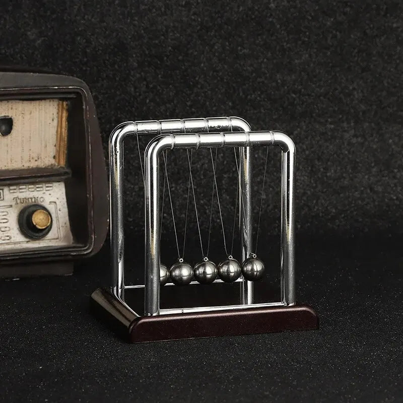 Newton’s Cradle – Desktop Physics Toy & Stress Relief