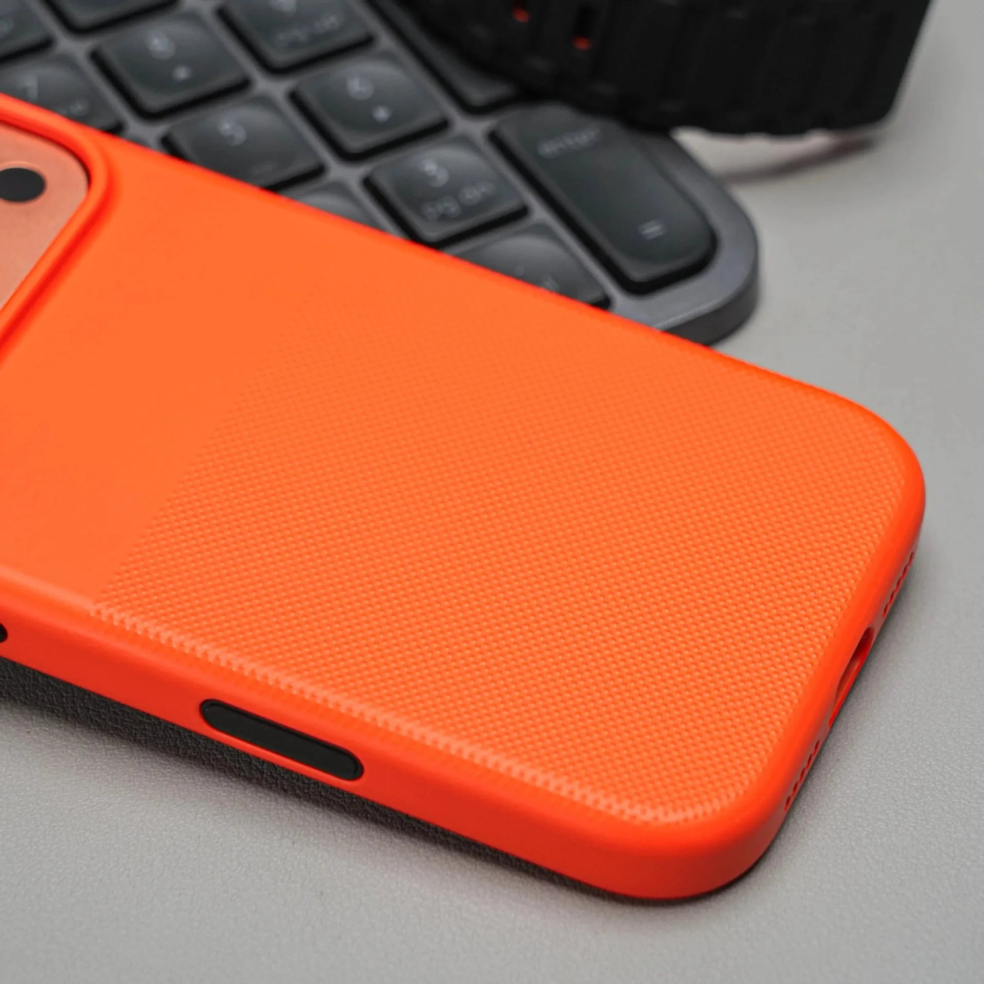 Bare Feel Dot Magnetic Anti-Drop Case – iPhone 17 Series