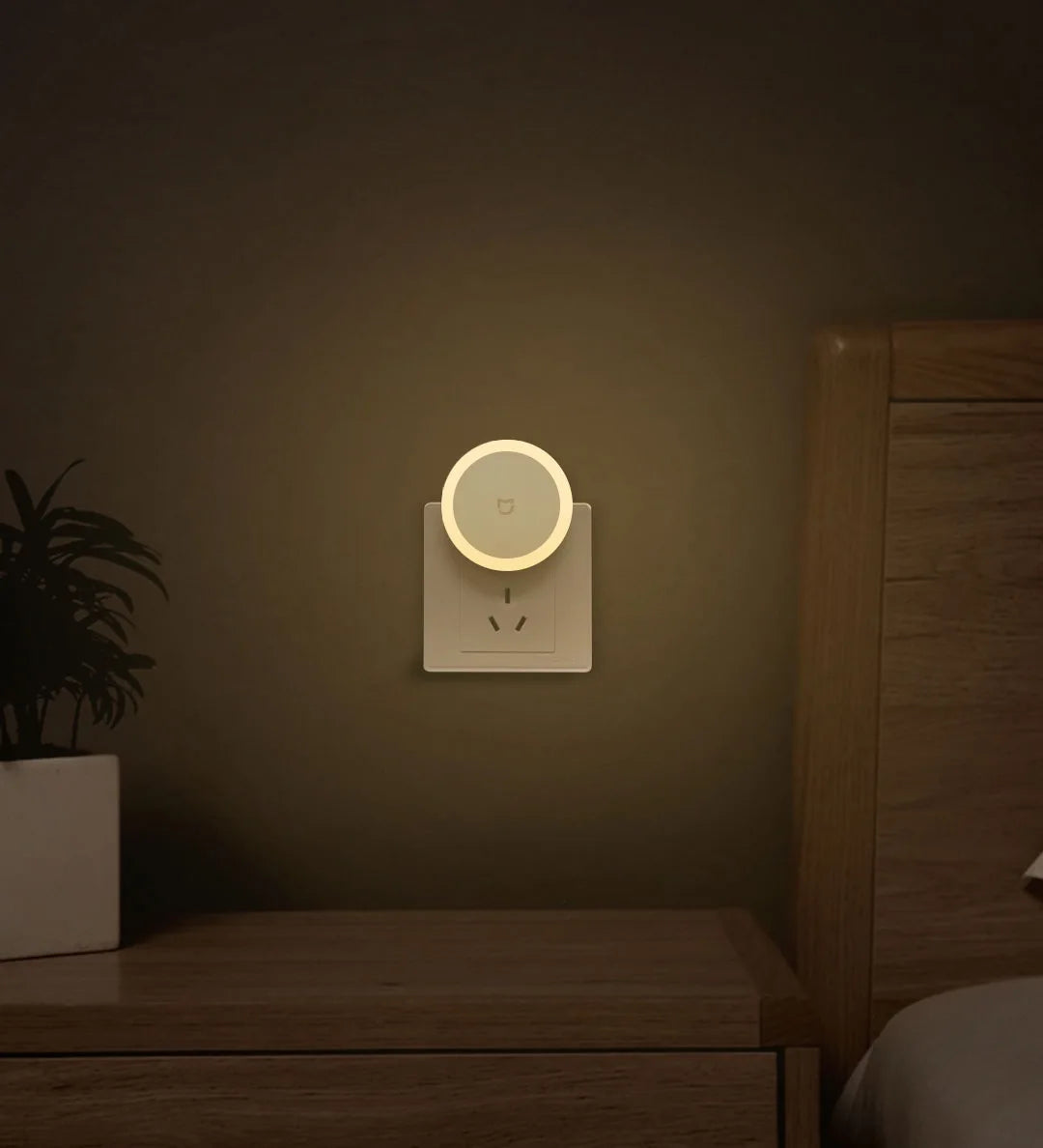 Mijia Smart Infrared LED Motion Sensor Night Light – Dimmable Plug-In