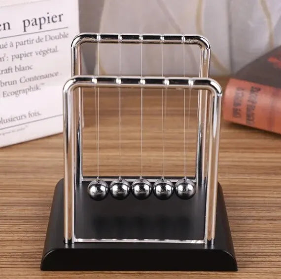 Newton’s Cradle – Desktop Physics Toy & Stress Relief